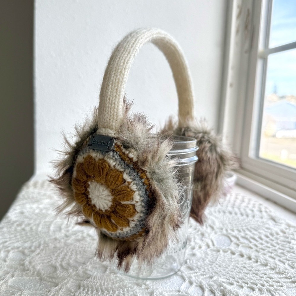 Everest Designs faux fur crochet earmuffs – Y2K boho